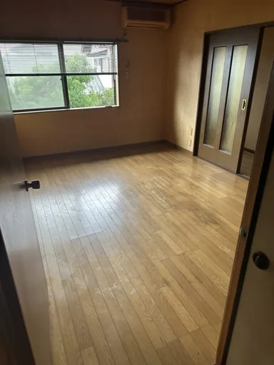 同じ1Kのお部屋の搬出後。床面が見える室内